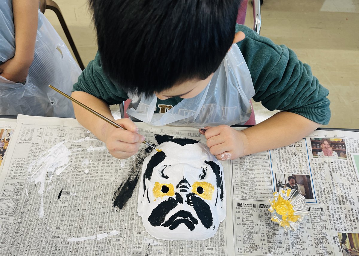 工作ワークショップ、午後は絵付け作業です。 それぞれの鬼剣舞面が