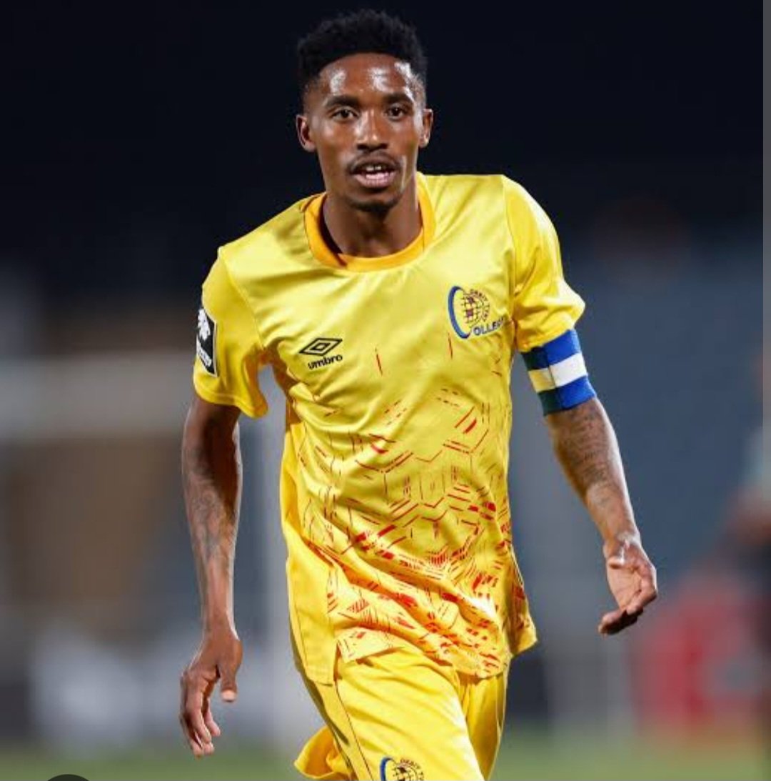 Ndlovu7Benedict's tweet image. BREAKING NEWS:🚨 

"Dr Khoza tried to threaten me to return to Pirates this Jan 2026 ☠️ I told him I’m tired 😫 of bathing with Intelezi, my skin is itching. Pre-season cups don’t impress me. I want league titles &amp;amp; CAFCL. He dropped the call in anger.” — Monnapule Saleng 😤🔥