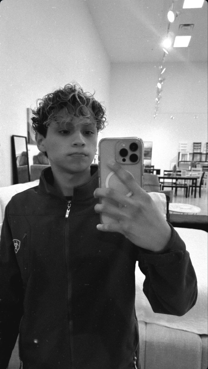 devinfl0's tweet image. Pull my hair just like before, you know I like love and war.