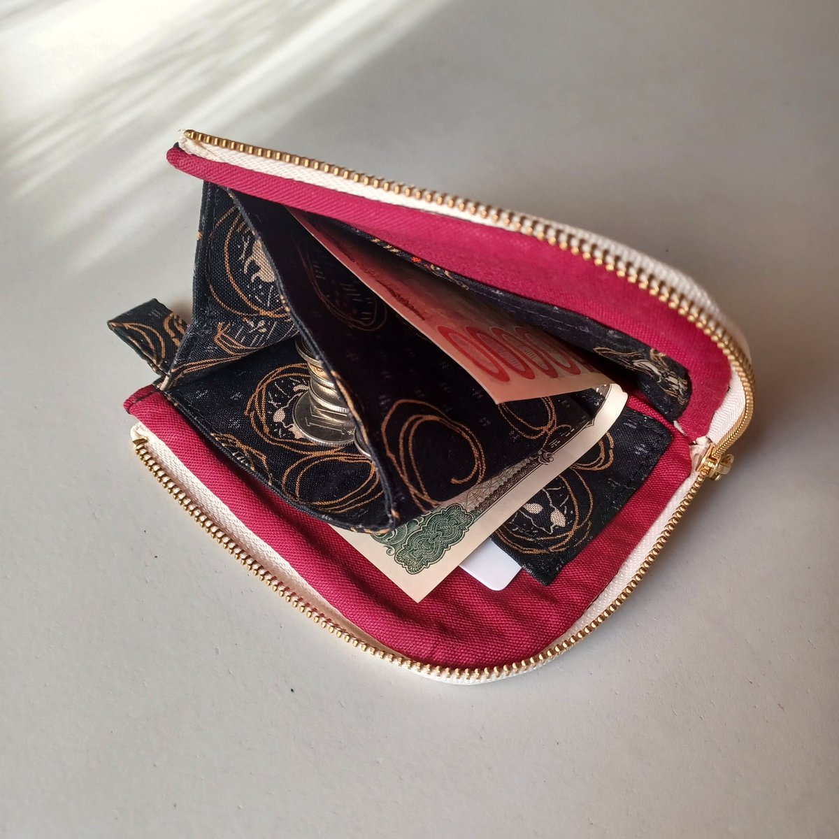 オーダー品、今日はおそろいハーフ財布。薄型コンパクトで紙幣を折らず