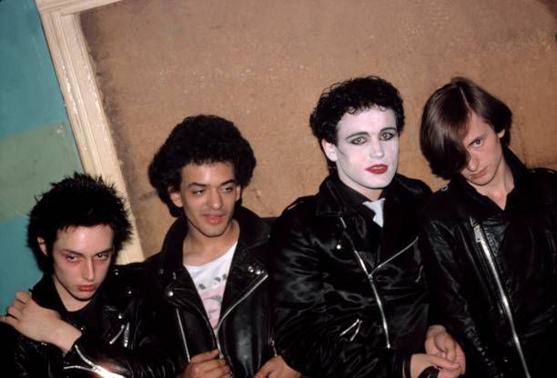 KEZ O))) tweet media