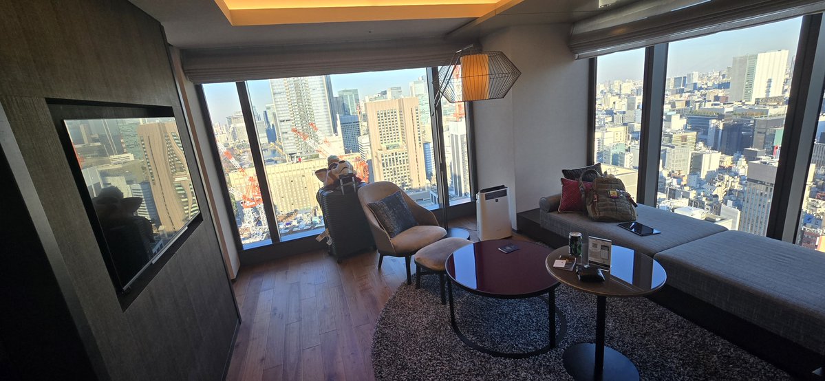 PascalWahhh's tweet image. The blossom hibiya, Tokyo 
#fursuit #furry