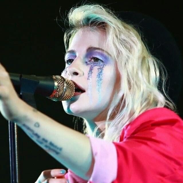 lilymizbiz's tweet image. hayley williams with glitter tears: my fave genre ever ✨🪩