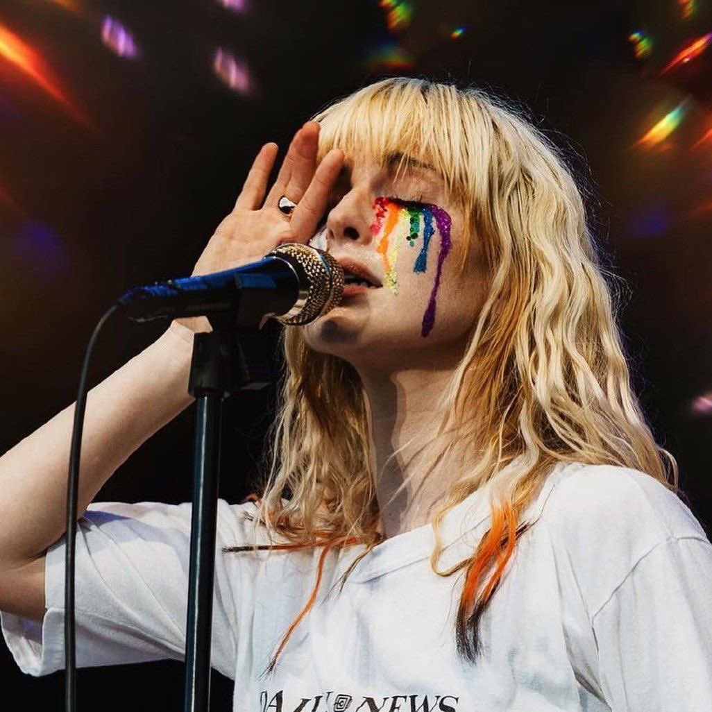 lilymizbiz's tweet image. hayley williams with glitter tears: my fave genre ever ✨🪩