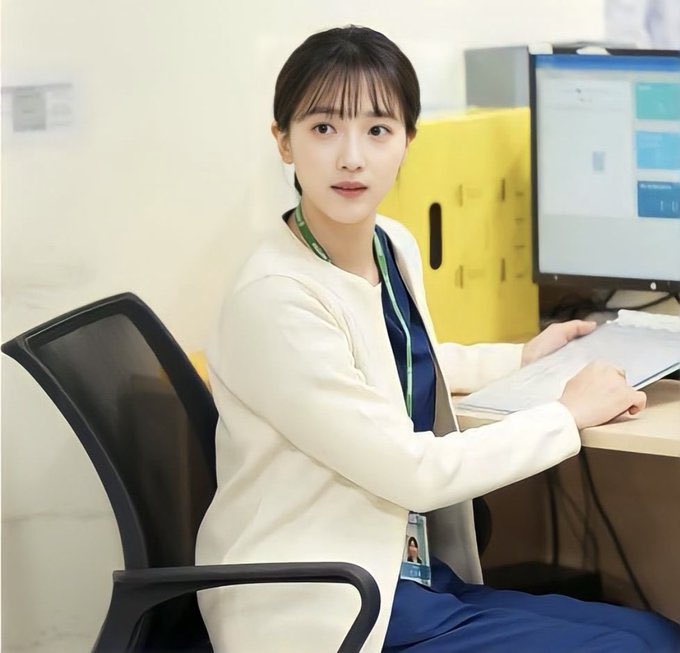 도기고은 태양의 후예
이것도 안 먹을 수가x
이 분들 뭘 입혀놔도 잘 어울려서 약간 문제임
우리같은 씹타쿠들이 일상생활을 할 수가 없음…