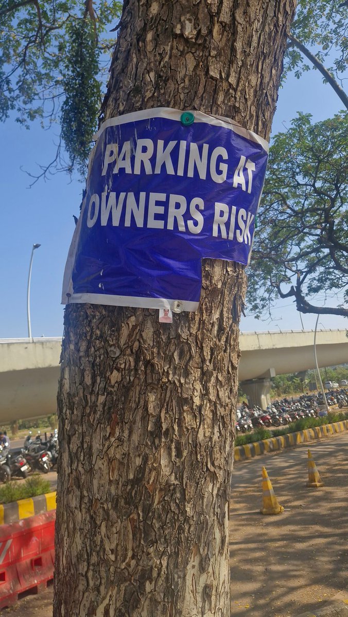 sanjaydessai's tweet photo. Airport Authority of India is charging Rs 255 per day for 24 hours car parking out side GOI Dabolim Airport  and saying Parking at owners risk . Is this justified?@AAI_Official https://t.co/iJZjx6iiU2