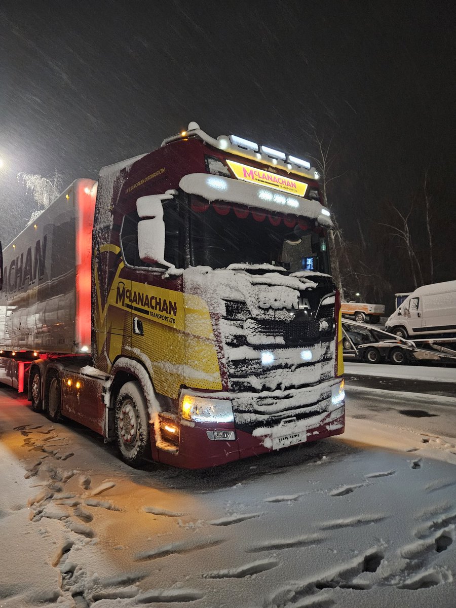 Morning folks, been an interesting few hours. Helped a Lithuanian truck stuck in the snow, nearly backfired on me but the summer slicks held their own. Had to detour over the nationals as Belgian farmers protest have closed the motorway. The nationals were fun 🙈 next stop train