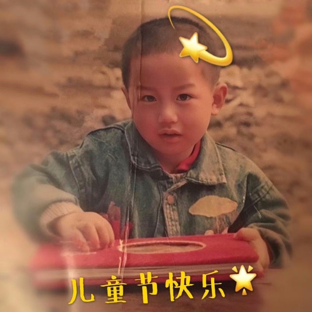 NamimoriSchool's tweet image. วันเด็กวนมาอีกแล้ว ยืนยันคำเดิม พี่อี้มีรูปตอนเด็กที่อฟชรูปเดียวนะคะ💚