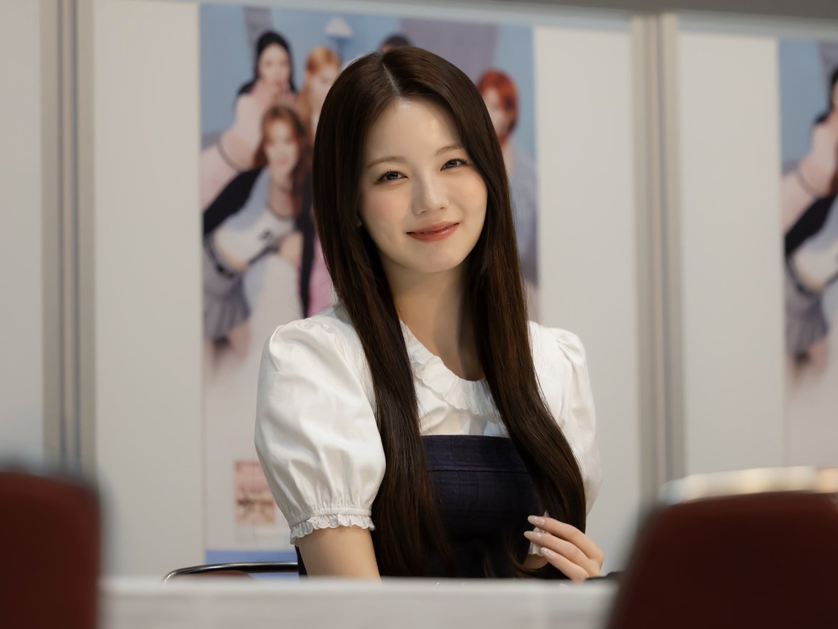 👸🤍 #NiziU #NiziU_オフラインイベント #NiziU_全員サイン会 #AYAKA