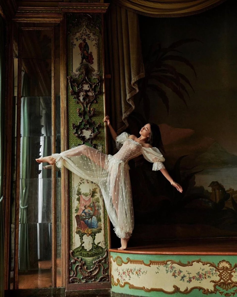 devasell's tweet image. sempre ballerina, altrove.