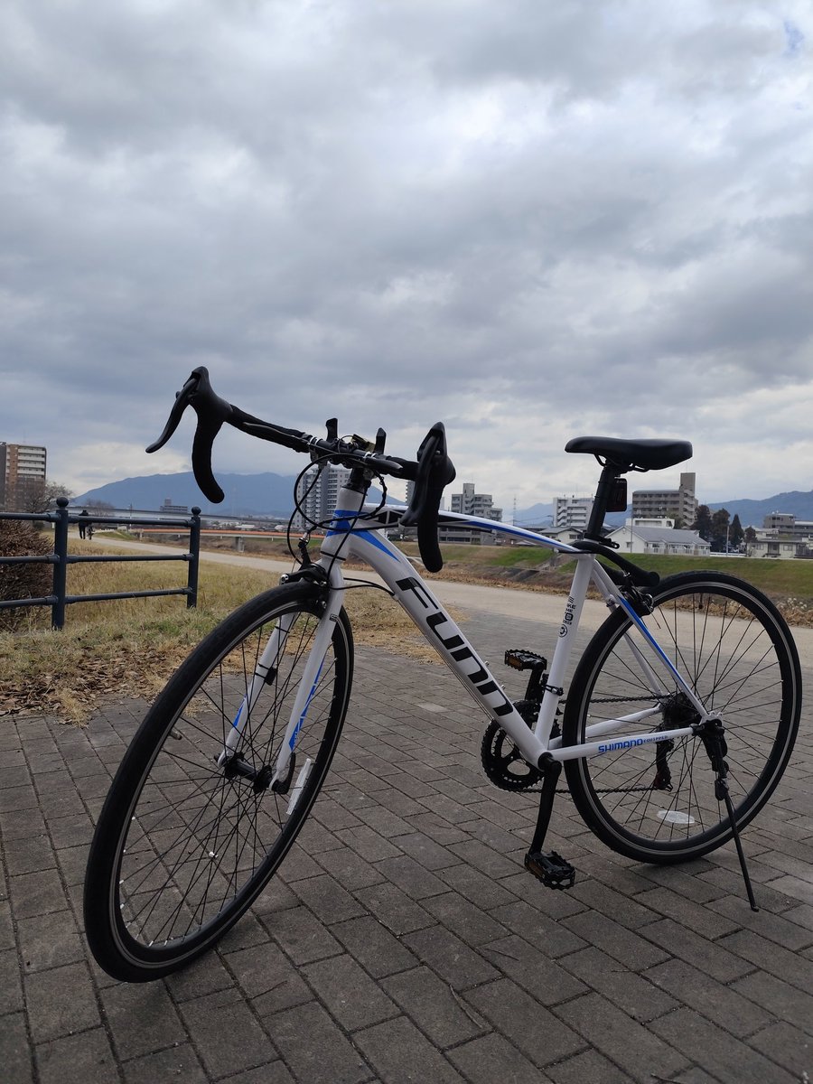 gorgo00565's tweet photo. ロードバイクデビュー🚴
Amazonの激安ロードバイク？です。ロードバイクって言って良いのかなぁ💦 https://t.co/9lpgh887K0