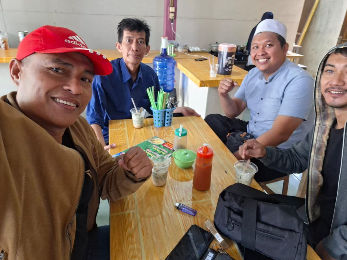 DVTEAM88's tweet photo. Pertemuan Offline DV TEAM · Tegal
WELM & anggota kumpul di Tegal! Berbagi ilmu eksekusi & perkuat kolaborasi demi masa depan solid. Bersama kita tumbuh! 🤝🚀
#DVTEAM #DVTeamIndonesia #OfflineMeeting #CommunityGrowth #JakartaPusat #Solaria #TeamSupport https://t.co/NiChLlDcC7