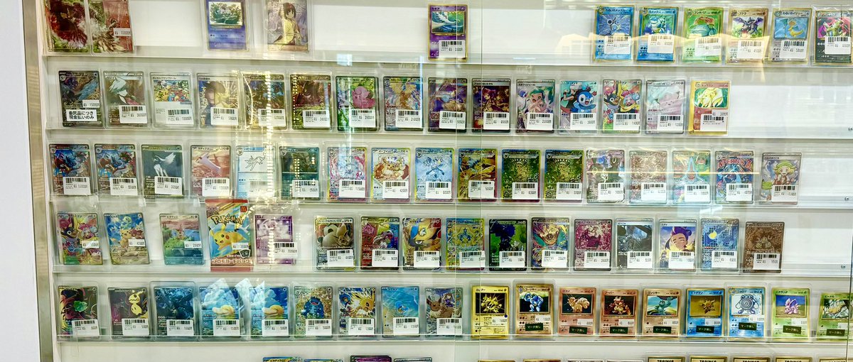 店頭すっからかんだったのでポケモンカードのシングルいくつか並べさせ
