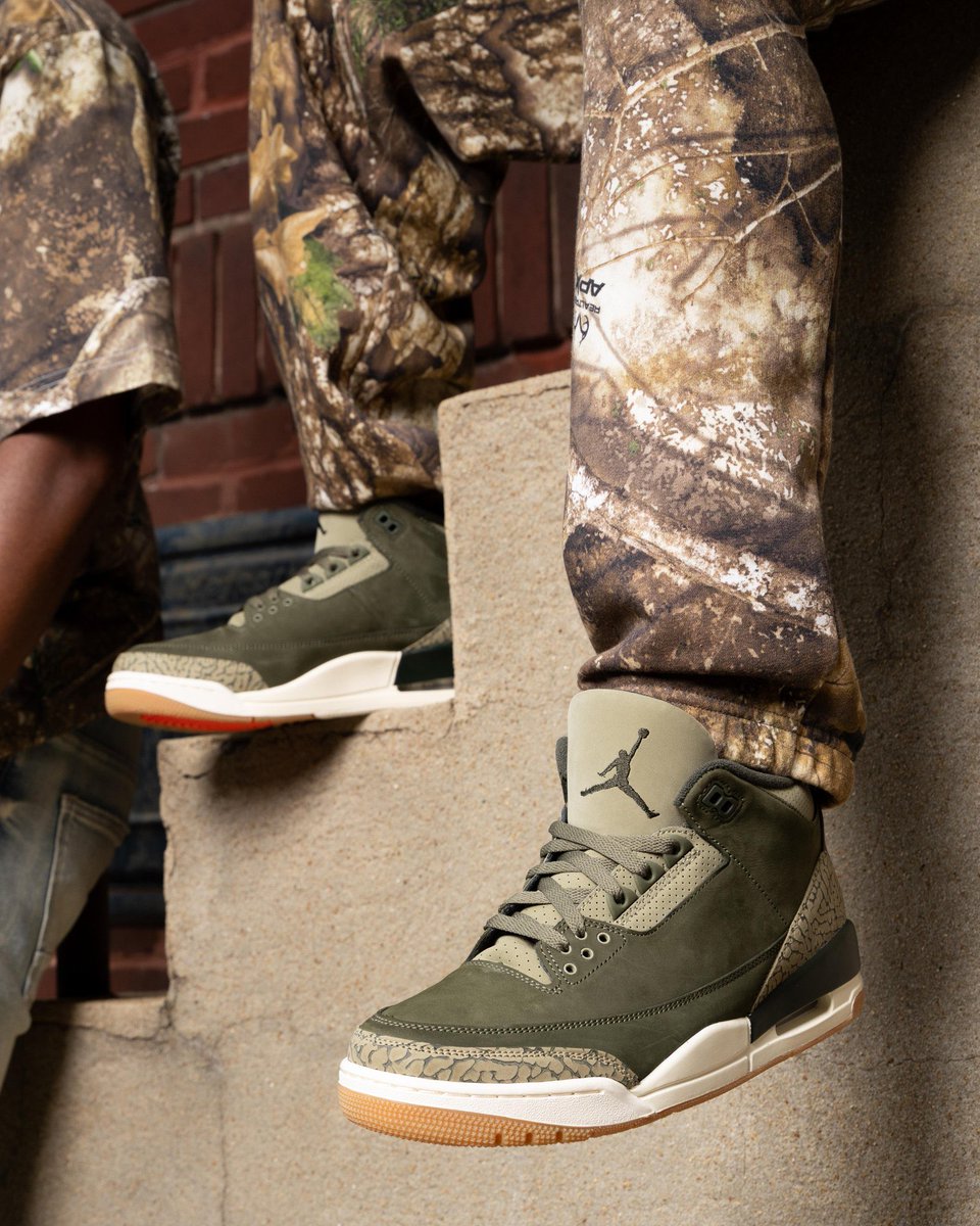 SOLELINKS's tweet image. Ad: Air Jordan 3 Retro 'Family Affair' on sale for $165 + FREE shipping

Finish Line:tinyurl.com/wdsjycrr
JD Sports:tinyurl.com/yw82swkm