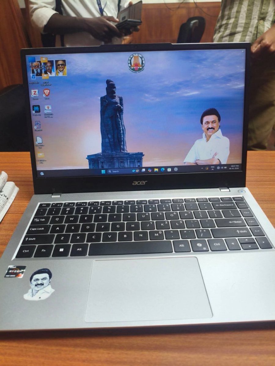 Surya_BornToWin's tweet image. Important News for Students!

ELCOT officials have announced that the one-year government warranty will be voided for laptops where students have removed the default images that come with the devices.

This warning comes after several students shared videos of the altered devices…