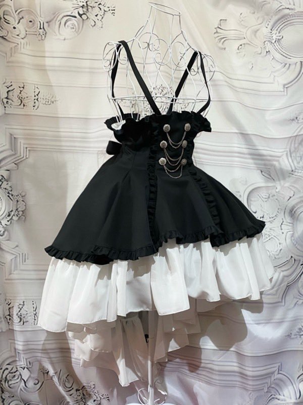 🖤新色入荷のご紹介🖤 エンブレム飾りチェーン付きハイウエスト