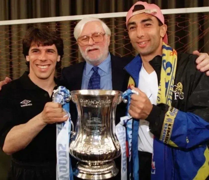 CHELSEA REWIND: Gianfranco Zola, Ken Bates &amp; Roberto Di Matteo after Chelsea won the F.A Cup at Wembley in 1997. 🏆