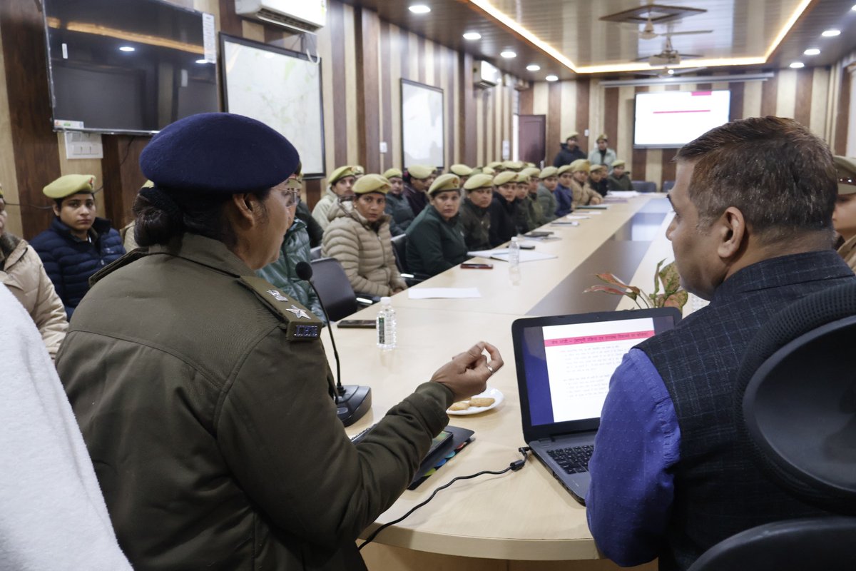 Mishr26's tweet photo. Glimpses from soft skills training with #WomenHelpDesk, focused on sensitive handling, effective communication, and strengthening responses to prevent #DomesticViolence.

@CMOfficeUP @UPGovt @InfoDeptUP @Uppolice @UPMahilaKalyan https://t.co/gQyY6gfD2i