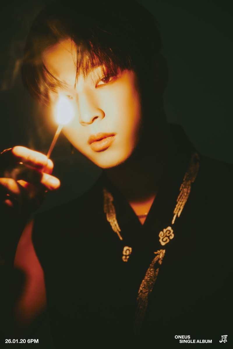 official_ONEUS's tweet image. [#원어스]

SINGLE ALBUM [原] 

🌑 SOLO CONCEPT PHOTO #2 🌑 
🕯️ LEE DO 🕯️

2026.01.20 6PM (KST) RELEASE✔

#ONEUS #原 #Grenade 
#이도 #LEEDO