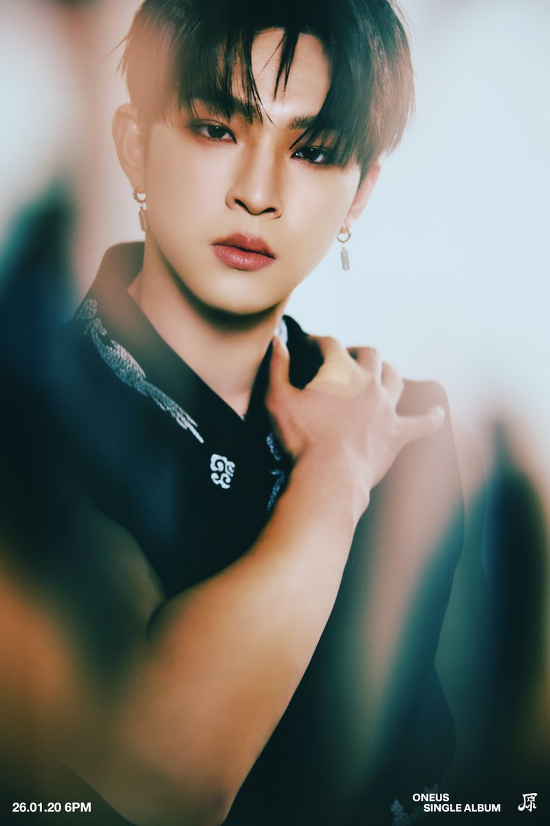 official_ONEUS's tweet image. [#원어스]

SINGLE ALBUM [原] 

🌑 SOLO CONCEPT PHOTO #2 🌑 
🕯️ LEE DO 🕯️

2026.01.20 6PM (KST) RELEASE✔

#ONEUS #原 #Grenade 
#이도 #LEEDO