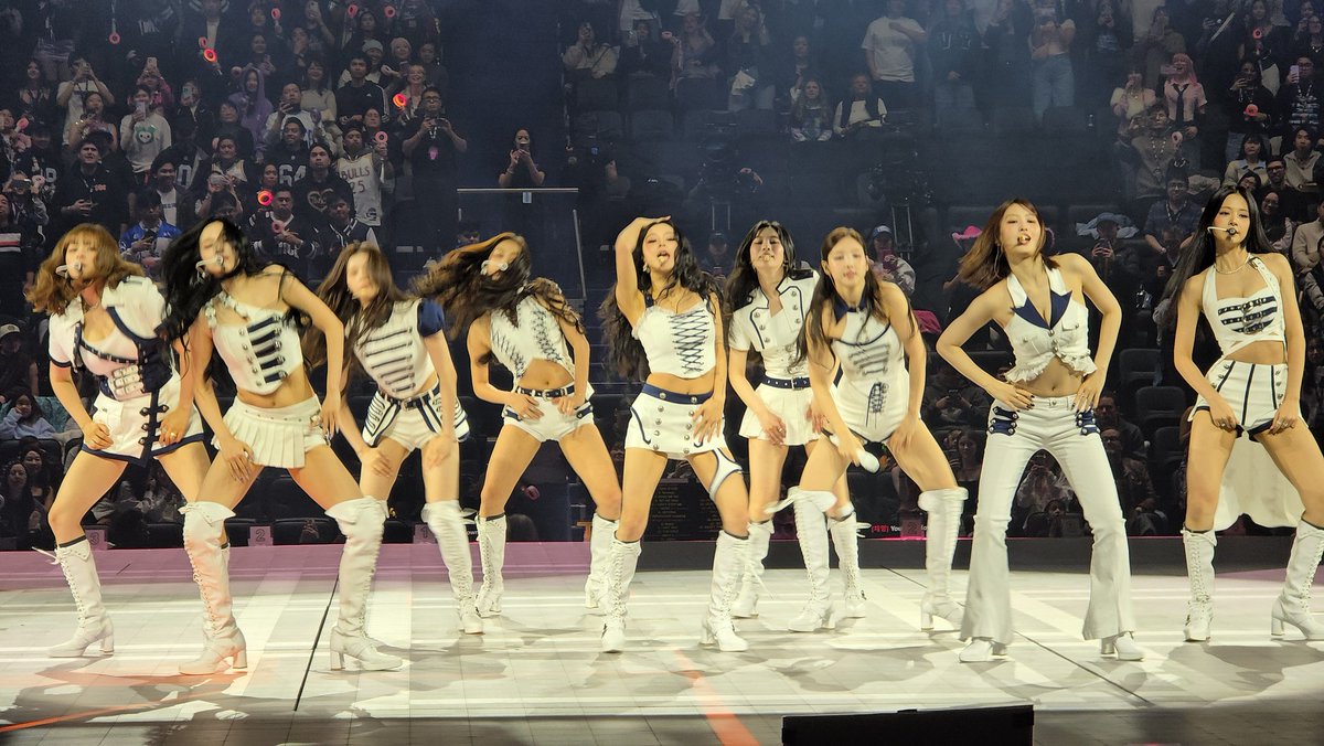 boatparking7's tweet photo. Amazing time @JYPETWICE in Vancouver! 
#THISISFOR_VANCOUVER_D1 
#THISISFOR_VANCOUVER_ONCE 
#TWICE_THISISFOR_WORLD_TOUR_vancouver https://t.co/pHYY1zDEnl
