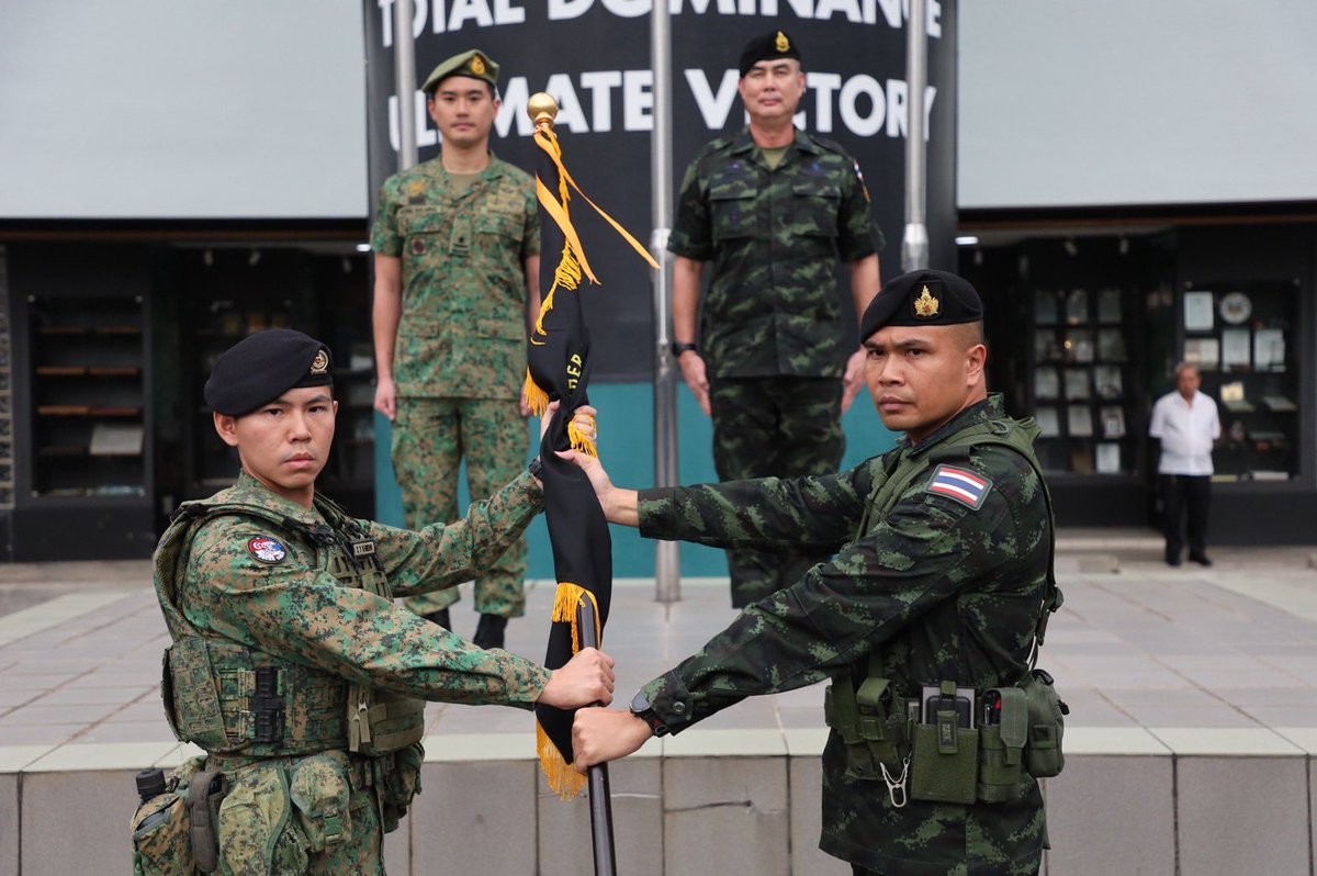armypr_news's tweet photo. ทบ.ไทย – ทบ.สิงคโปร์ เปิดการฝึกผสมคชสีห์ (KOCHA SINGA 2025) เสริมขีดความสามารถทางทหารและความมั่นคงภูมิภาค
 
วันนี้ (10 ม.ค. 69) พลเอก ณรงค์ฤทธิ์ คัมภีระ ผู้ช่วยผู้บัญชาการทหารบก เป็นประธานในพิธีเปิดการฝึกผสมรหัสคชสีห์ 2025 (KOCHA SINGA 2025) ร่วมกับ พลจัตวา หว่อง สื่อ หมิง เสนาธิการทหารบก กองทัพสิงคโปร์ ณ พื้นที่ฝึก กองพันทหารราบยานเกราะที่ 42 ค่าย Sungei Gedong ประเทศสิงคโปร์

โดยการฝึกผสมรหัสคชสีห์ 2025 จัดการฝึกระหว่าง 5 - 20 มกราคม 2569 ตามโครงการความร่วมมือด้านการฝึกระหว่างกองทัพบกไทยและกองทัพบกสิงคโปร์ ดำเนินการฝึกมาอย่างต่อเนื่อง ตั้งแต่ปี พ.ศ. 2540 สำหรับในปีนี้ กองทัพบกไทยจัดกำลังพล 120 นาย จากกองพลทหารราบที่ 9 และกองทัพบกสิงคโปร์ จัดกำลัง 600 นาย จากกองพันทหารราบยานเกราะที่ 42 เข้าร่วมการฝึกแลกเปลี่ยนการปฏิบัติทางยุทธวิธี (CTX) ได้แก่ การวางแผนโดยใช้แผนที่ดิจิทัล (Digital Map Planning) การฝึกจำลองสถานการณ์ (Simulation Training) การจัดแสดงและสาธิตการใช้อาวุธขนาดเล็ก การจัดแสดงอาวุธ (Static Display) มวยไทย การต่อสู้ระยะประชิด (Close Quarter Battle) การฝึกปฏิบัติการในพื้นที่เมือง (Urban Operations) การยิงแบบ Judgmental Video Live Firing (JVLF) และการฝึกภาคสนาม ในโอกาสนี้ ผู้ช่วยผู้บัญชาการทหารบก ได้ร่วมเป็นประธานในพิธีเปิดการฝึกคชสีห์ 2025 โดยผู้ช่วยผู้บัญชาการทหารบก ได้กล่าวให้โอวาทต่อกำลังพลซึ่งมีใจความสำคัญว่า การฝึกผสมรหัสคชสีห์นับว่าเป็นการฝึกที่มีความสำคัญยิ่งในการเสริมสร้างทักษะในปฏิบัติการทางทหารของกำลังพล เป็นโอกาสในการแลกเปลี่ยนความรู้และประสบการณ์ทางทหาร ระหว่างกองทัพบกไทยและกองทัพบกสิงคโปร์ ตลอดจนเสริมสร้างความสัมพันธ์ทางการทหารของสองประเทศที่มีความแน่นแฟ้นมาอย่างยาวนาน โดยคุณค่าที่แท้จริงไม่ใช่ระยะเวลา หากแต่เป็นมิตรภาพที่เติบโตจนกลายเป็นความผูกพันอันประเมินค่าไม่ได้ ซึ่งสะท้อนผ่านการยืนหยัดเคียงข้างกันในยามวิกฤต ทั้งสถานการณ์ความมั่นคงชายแดนและการให้ความช่วยเหลือด้านมนุษยธรรมในเหตุอุทกภัย พร้อมย้ำให้ผู้เข้าร่วมการฝึกใช้โอกาสนี้เรียนรู้ซึ่งกันและกัน เคารพให้เกียรติ และยึดมาตรการความปลอดภัย เพื่อร่วมกันเสริมสร้างเสถียรภาพและความมั่นคงของภูมิภาคอย่างยั่งยืน

……………………………………………..……

แผนกแถลงข่าว กองประชาสัมพันธ์ สำนักงานเลขานุการกองทัพบก
10 มกราคม 2569