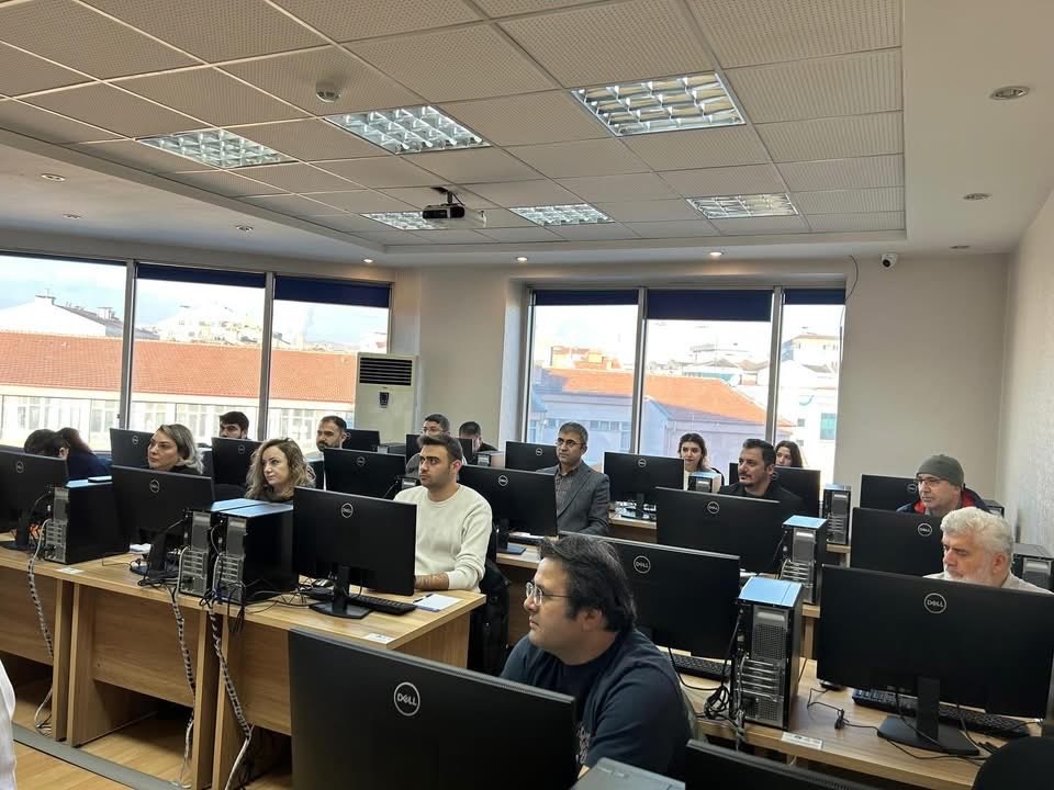 Muhasebe ve Raporlamada İleri Düzey Excel Kullanımı Eğitimimiz Oda Hizmet Binamızda başladı.