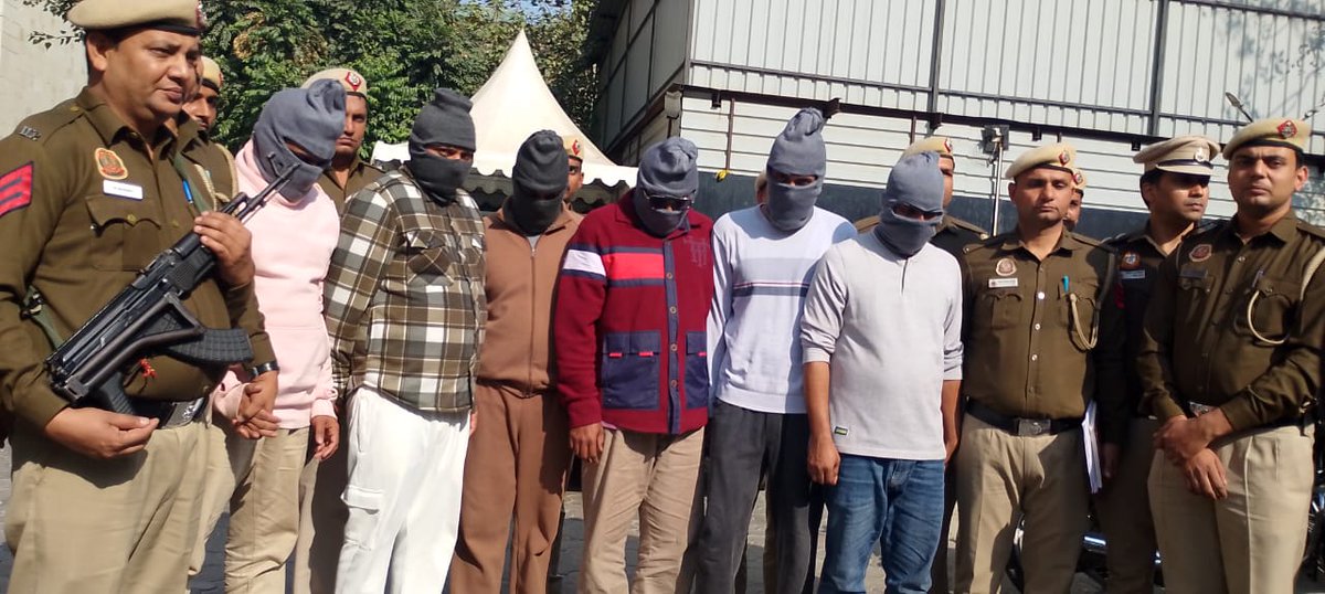 abstarnews_'s tweet image. दिल्ली में तुर्कमान गेट केस की बड़ी खबर, पुलिस ने 16 आरोपियों को किया गिरफ्तार, जांच का दायरा बढ़ा

@DelhiPolice #TurkmanGateViolence #DelhiPolice #13thAccusedArrested #AttemptToMurder #Delhi #TurkmanGate #Violence #LawAndOrder #NoAppeasement #DelhiPolice #AntiEncroachment