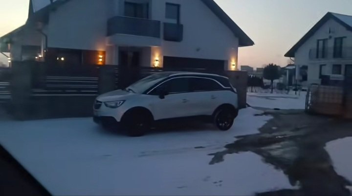 Ktoś wylał gnojowicę przed domem Stefana "Mercosur" Krajewskiego...