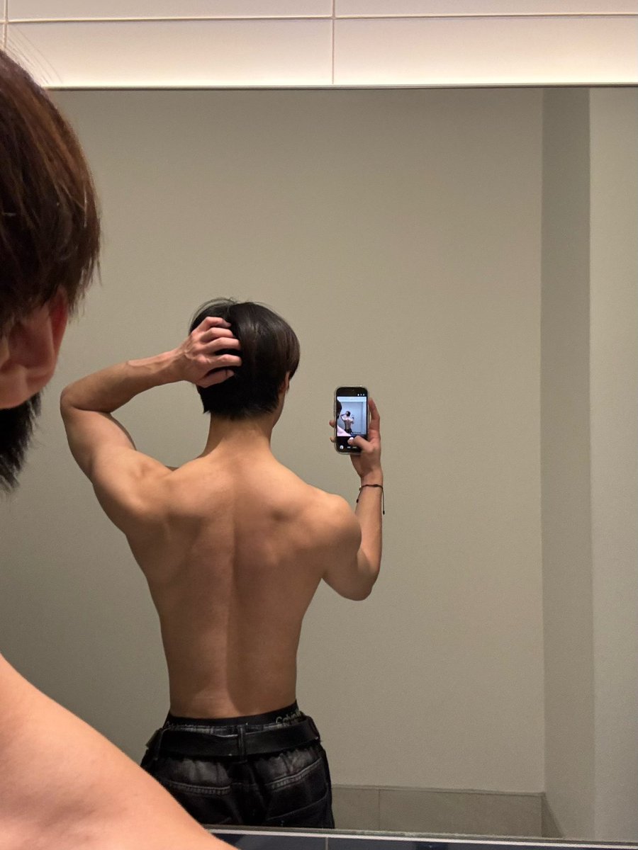 styleb0t's tweet image. not a repost i sweaarr