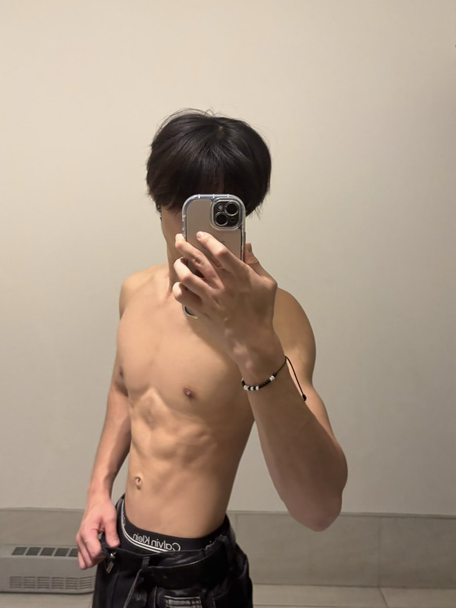 styleb0t's tweet image. not a repost i sweaarr