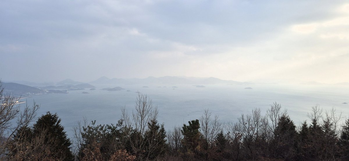 sch3928's tweet photo. 스스로 물고기가 되어 허우적거리기보다, 강태공의 마음으로 하루를 살아가는 것. 어쩌면 그것이 오래도록 건강한 삶에 가까워지는 길인지도 모르겠습니다. https://t.co/7Ds5fTsEJ2