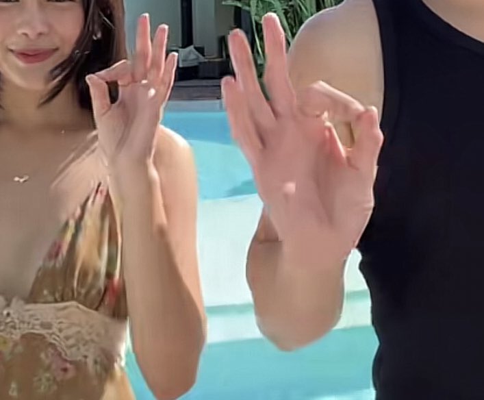 sereneety_'s tweet image. the size difference??????

SECRETSofAZRALPH IN HOTEL88