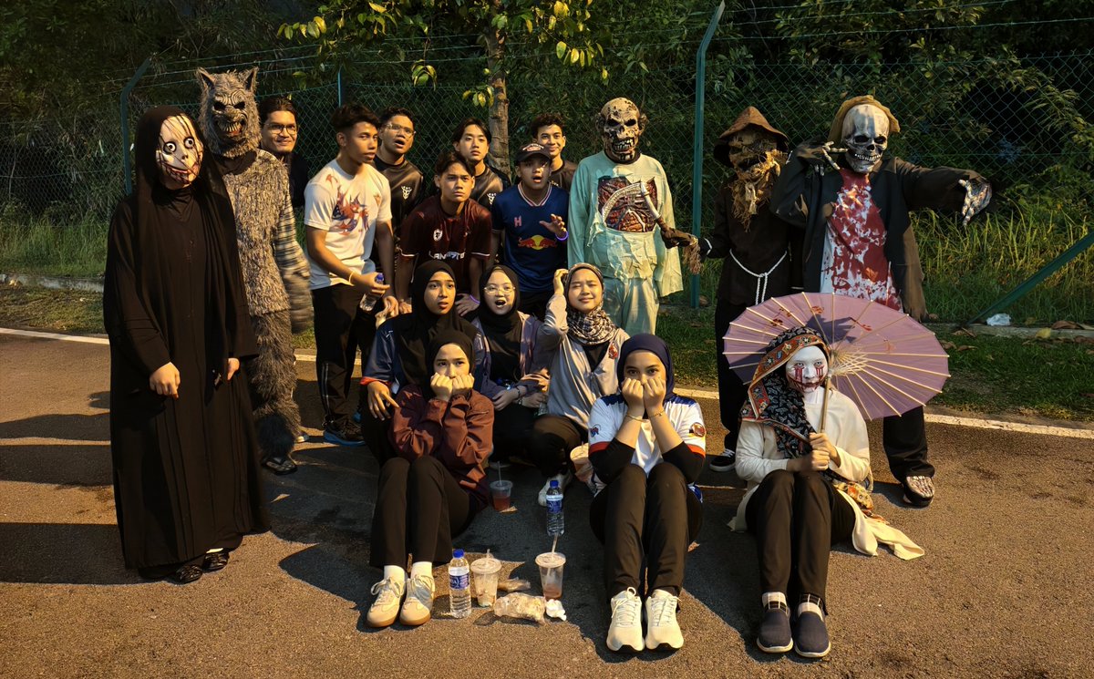 SinarOnline's tweet image. Peserta larian malam diganggu sembilan 'entiti'

Bukan sekadar program larian biasa, sebaliknya keberanian peserta 'Nightmare Run' di Universiti Teknologi Mara (UiTM) Seremban 3, di sini benar-benar diuji apabila mereka terpaksa berdepan ‘gangguan’ sembilan entiti berkostum