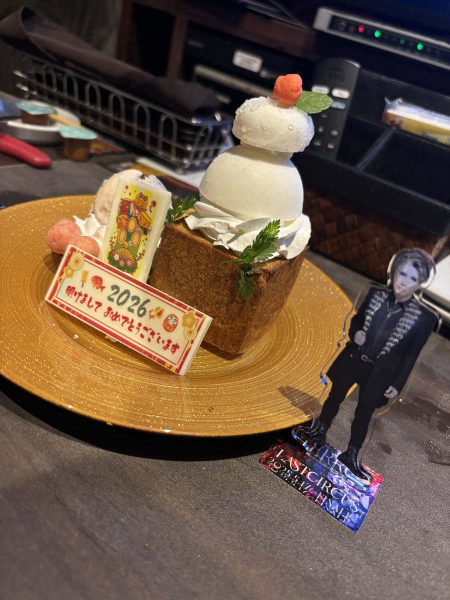 0205_mikeneko's tweet photo. なみちゃんとジナス鑑賞会したんだけど私のカメラセンスのなさをピエラーのみんな見てくれ!
#PIERROT #ピエラー #ANDROGYNOS https://t.co/7VBJXxWvAq