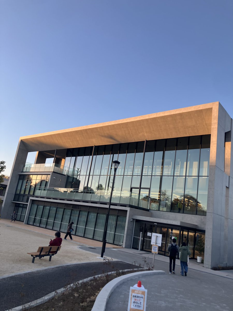 高円寺図書館で仕事しました。