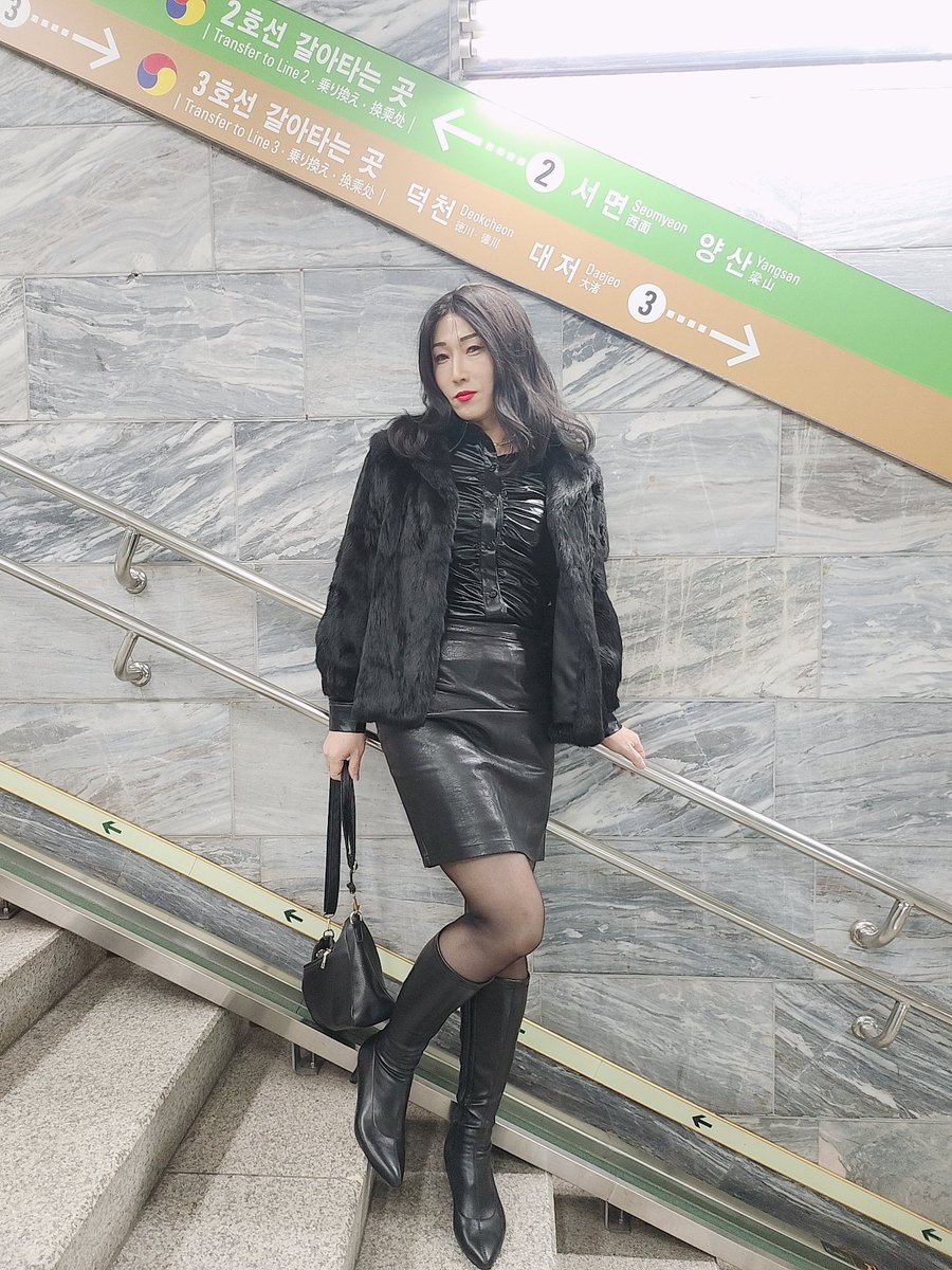 잘 모르는 사람과 카톡, 라인, 쪽지, 채팅,대화
하는거에 알레르기 있습니다