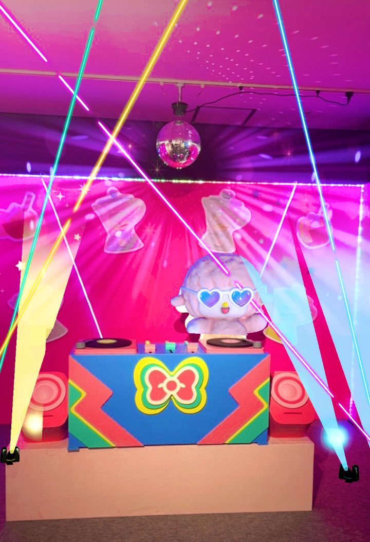 先日行ったミニチュアワンダーランド🎡

ピアノちゃん関連小物が可愛すぎる…
特にムーンナイトハイビスカスポエムとクロミちゃんに軽度の暴力働く前に持ってた音楽プレイヤーが愛おしい…