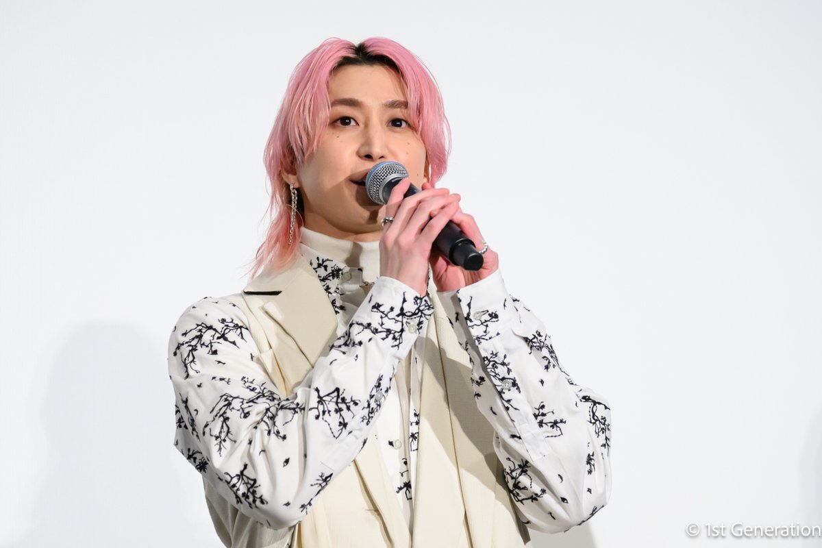 1st_Gene's tweet photo. 佐久間大介(Snow Man)、白蛇を首に巻き「運命」語る

三森すずこ・佐倉綾音・武内駿輔とアニメーション映画『白蛇：浮生 ～巡りめぐる運命の赤い糸～』完成披露試写会で4年間の変化を告白

#佐久間大介　#SnowMan
#白蛇浮生　

https://t.co/fRNcP5m0zt https://t.co/2DG7FGlN8G