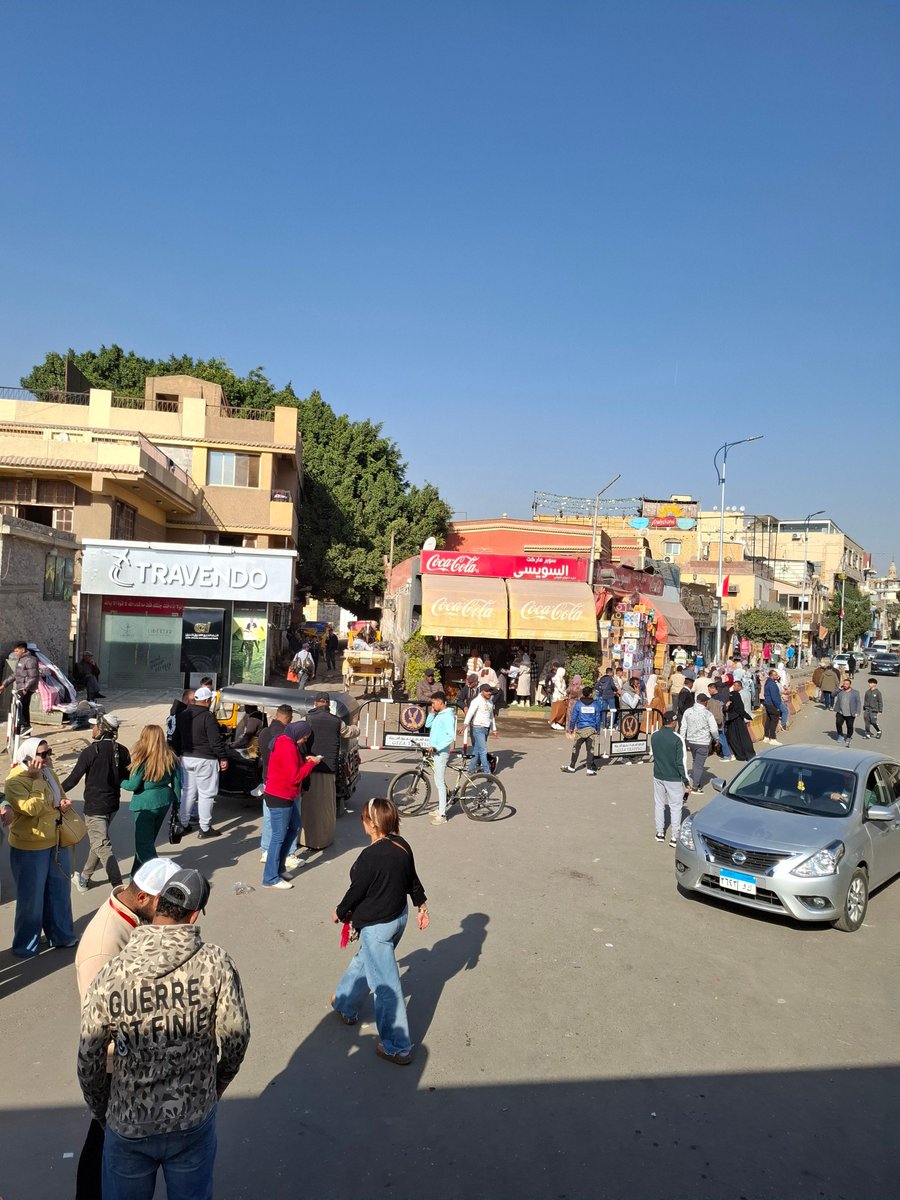 Stereotip yg ternyata benar:
- An urban planning nightmare
- Yellow atmosphere like in hollywood movie