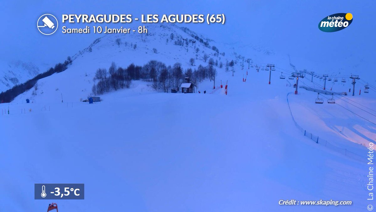 #Neige ❄️également dans les #Pyrénées depuis hier : on attend jusqu'à 50 cm de neige fraîche d'ici ce soir vers 2000 mètres !