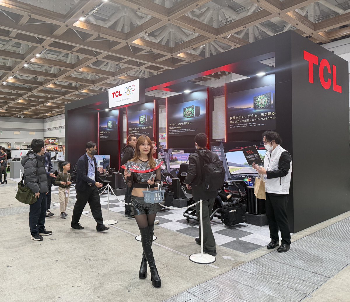 TCLオリジナルグッズ配布中📢 #東京eスポーツフェスタ2026 なう！ 大画面テレビで思い存分にレースゲーム🏎️ 皆様ぜひ体験しに来てねー♪