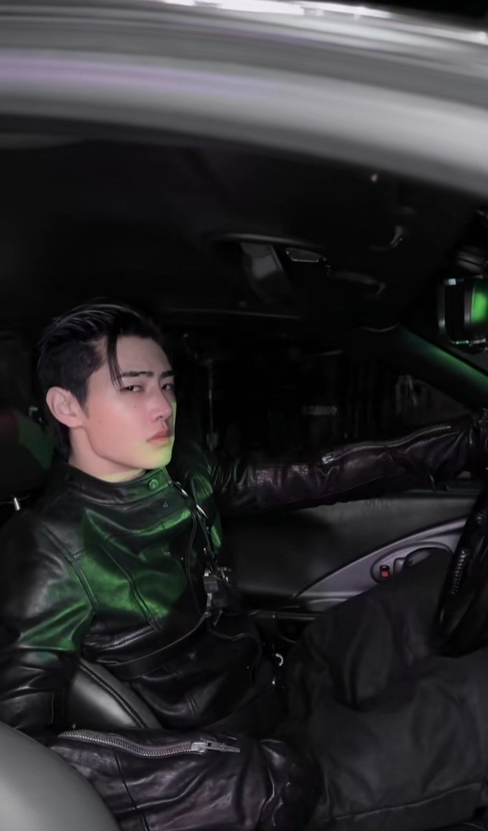 sim_jeev's tweet image. assalamu'alaikum ganteng izin antri paling depan BARK WOOF ‹𝟹