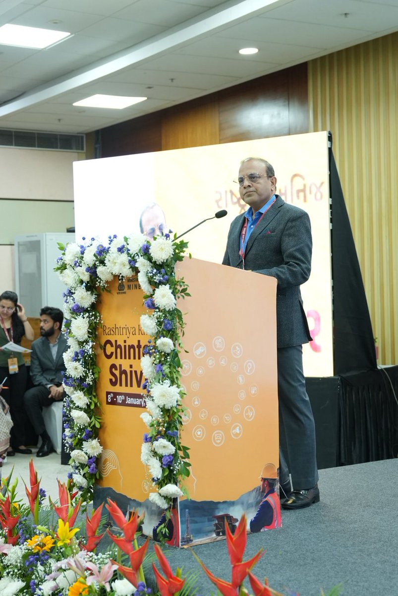 MinesMinIndia's tweet photo. Shri Pankaj Kulshrestha, Controller General, Indian Bureau of Mines (IBM), delivered a comprehensive presentation on the recovery of critical minerals from waste dumps and tailings. The presentation highlighted advanced technological interventions, the role of secondary resource utilisation, environmental benefits, and the scope for promoting sustainable and circular mining practices while enhancing domestic availability of critical minerals.