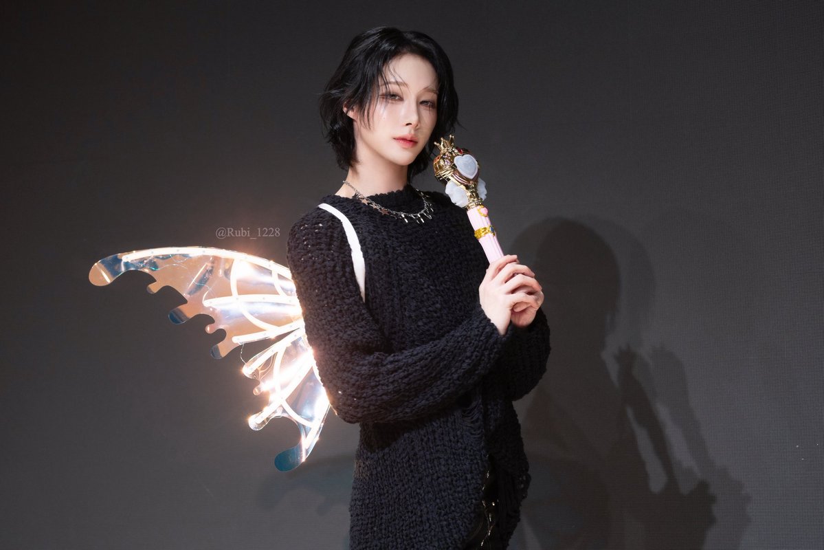 Rubi_1228's tweet image. 250110 점프업 대면 팬싸

🦋🌌
#XLOV #엑스러브 #エクブ
#RUI #루이 #천관루이 #ルイ #陳冠叡