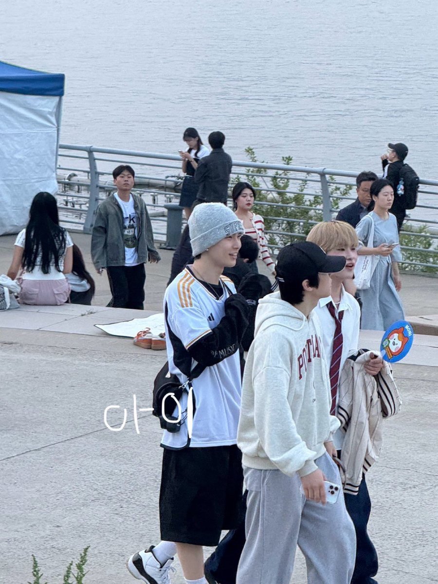 saraanghong's tweet image. แล้วคือเป็นวงเพื่อนๆของซึงฮันอ่ะ จะได้เห็นซึงฮันร่วมงานกับเพื่อนตัวเองแล้ว 🥹