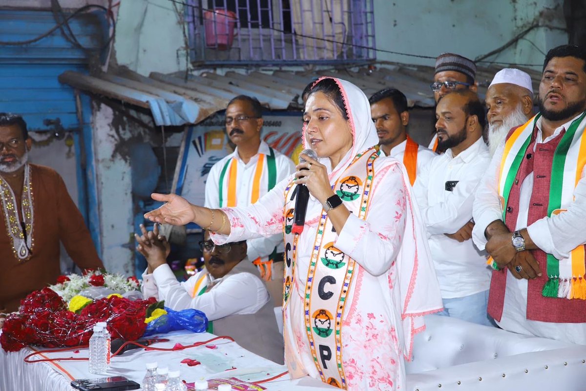 sanamalikshaikh's tweet photo. प्रभाग क्रमांक. १७४ च्या राष्ट्रवादी काँग्रेस पक्षाच्या उमेदवार शबाना परवीन खान यांच्या प्रचारार्थ अँटॉप हिल, वडाळा येथे घेतलेल्या जाहीर सभेला स्थानिकांनी उस्फुर्त असा प्रतिसाद दिला. आता 'वेळ' राष्ट्रवादीची असल्याचं यावरून दिसलं.
#SanaMalikShaikh #MLA #NCP #Election2026 #Ward174 https://t.co/5eg1zIZnlk