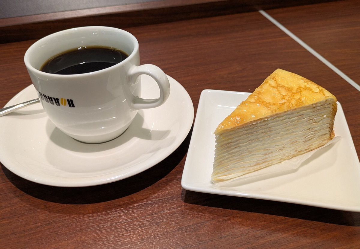 takechis's tweet photo. サンド伊達ちゃん考案？のミルクレープをはがしながら食べる方法を試してみた。
確かに目から鱗かも！？
#サンドウィッチマン
#無限ミルクレープ
#ドトール https://t.co/KnE7xZE9VI