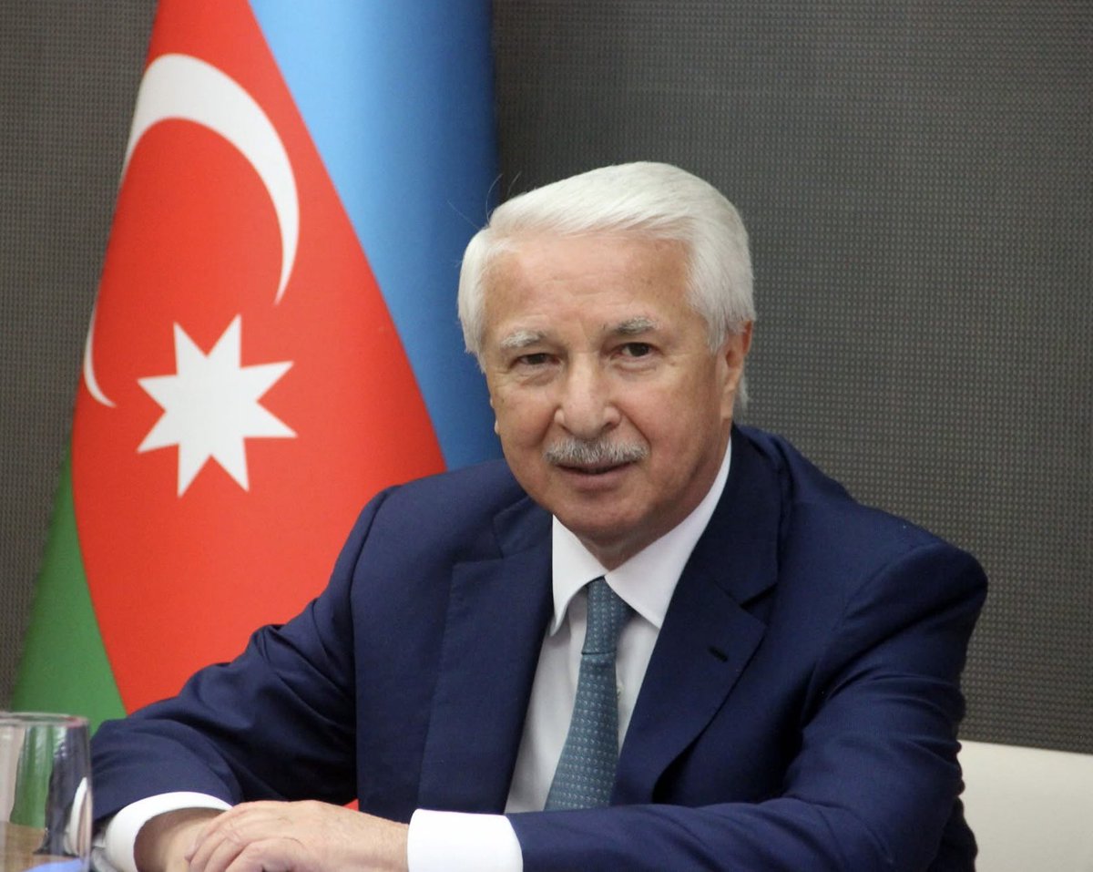 CyclingAz's tweet image. 🇦🇿 Bu gün Azərbaycan Velosiped İdmanı  Federasiyasının 1-ci vitse-prezidenti Sahib Ələkbərovun doğum günüdür. Bu münasibətlə Sahib müəllimi kollektivimiz adından təbrik edir, ona uzun ömür, möhkəm cansağlığı və işlərində uğurlar arzulayırıq 👏

➡️ #azvif #happybirthday #Cycling