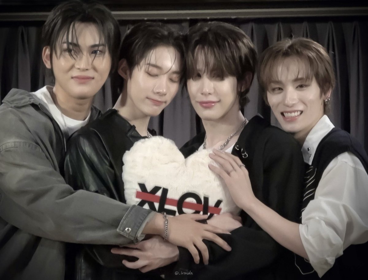 goodandevol's tweet image. NOBODY FUCKING TALK TO ME